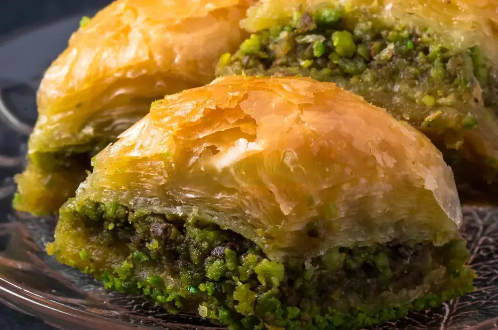 Adana Çukurova Katmer Park fıstıklı baklava dilimleri